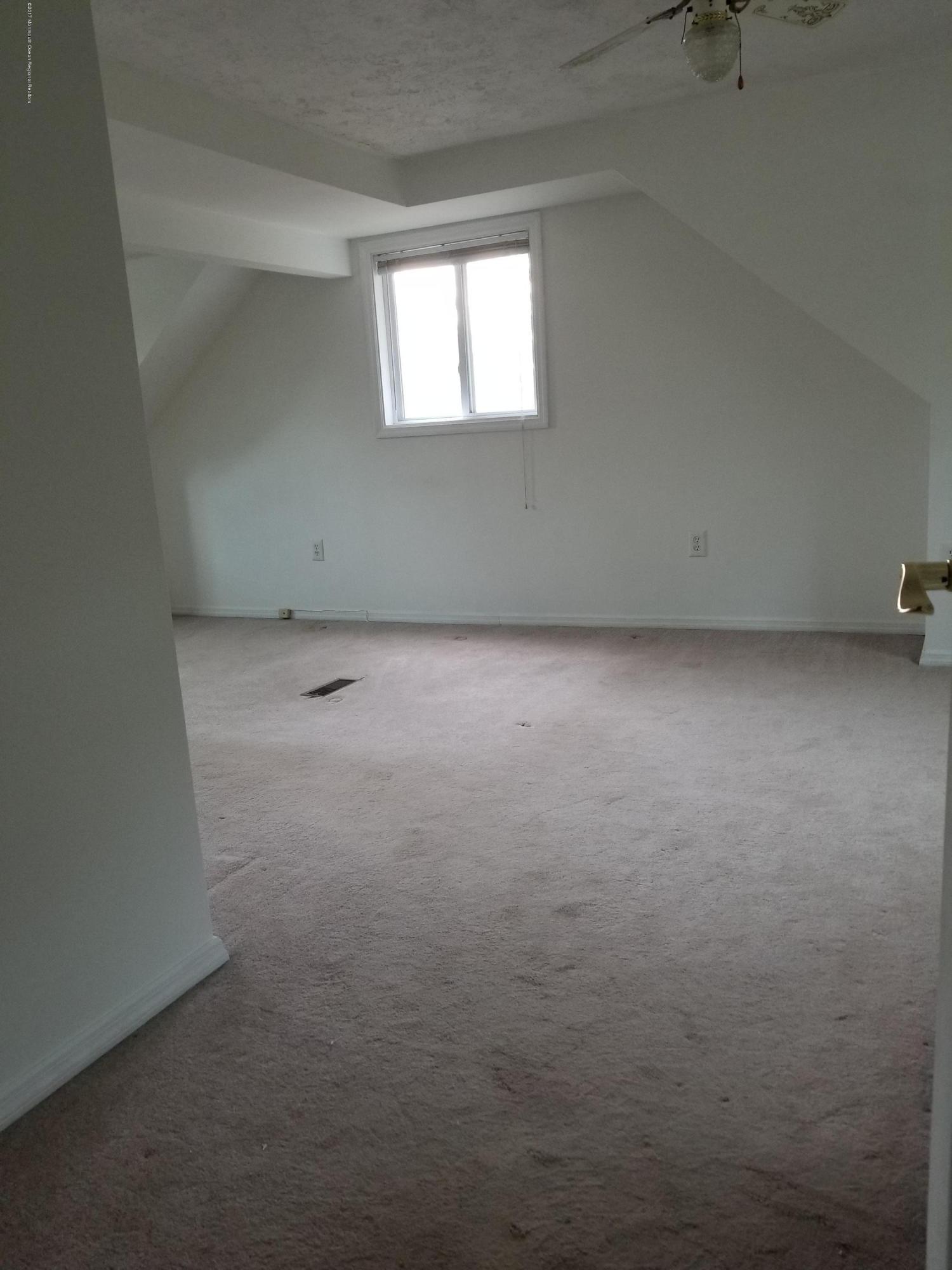 76 Racetrack Road East Brunswick, NJ 08816 - Photo 10 of 27 20171101_155837