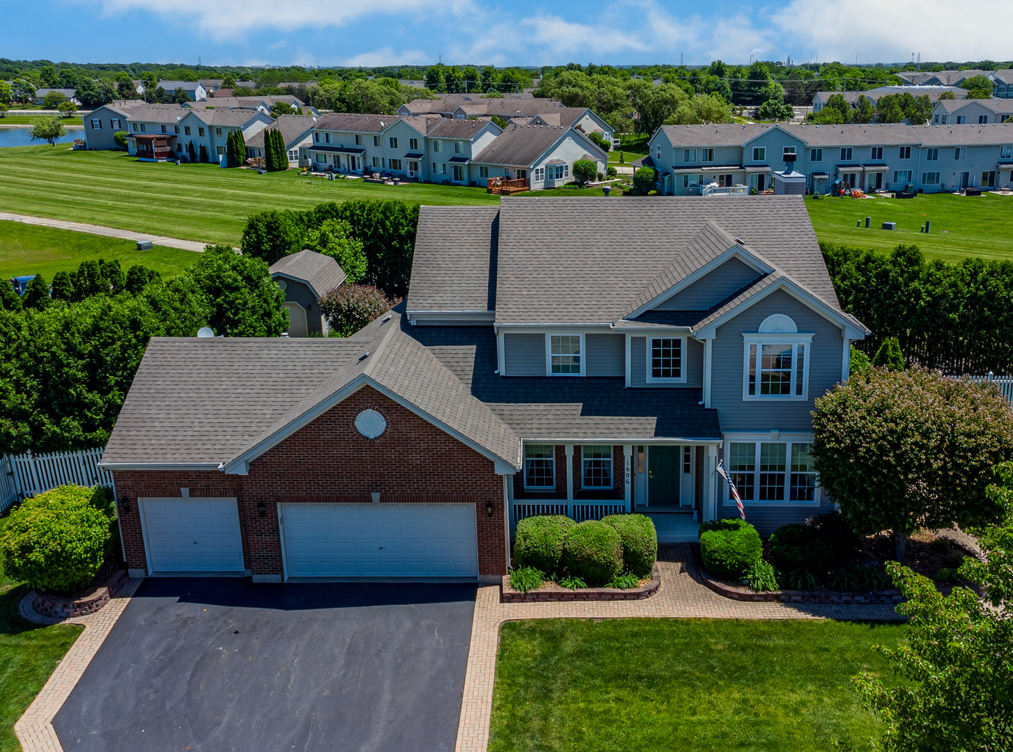1606 Creekside Circle Minooka, IL 60447 - Photo 2 of 30 an aerial view of a house