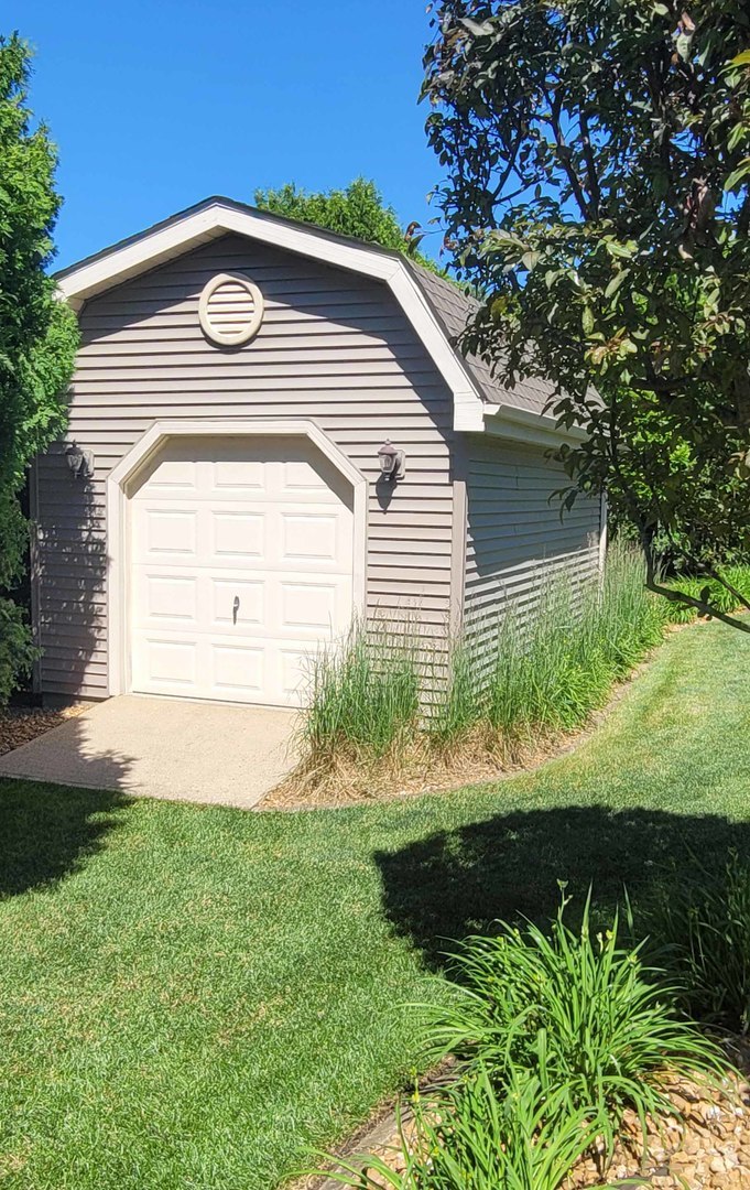 1606 Creekside Circle Minooka, IL 60447 - Photo 24 of 30 a front view of a house with a yard
