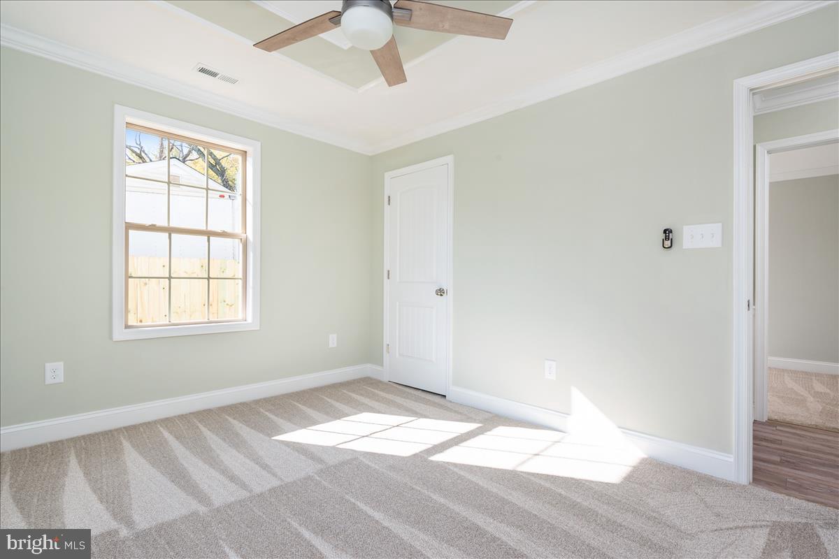 8392 Lockwood Road Pasadena, MD 21122 - Photo 13 of 37 Gallery Image 13