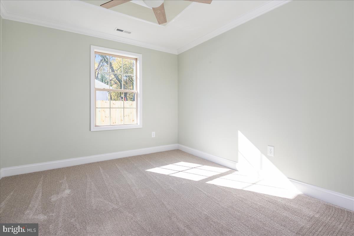 8392 Lockwood Road Pasadena, MD 21122 - Photo 14 of 37 Gallery Image 14