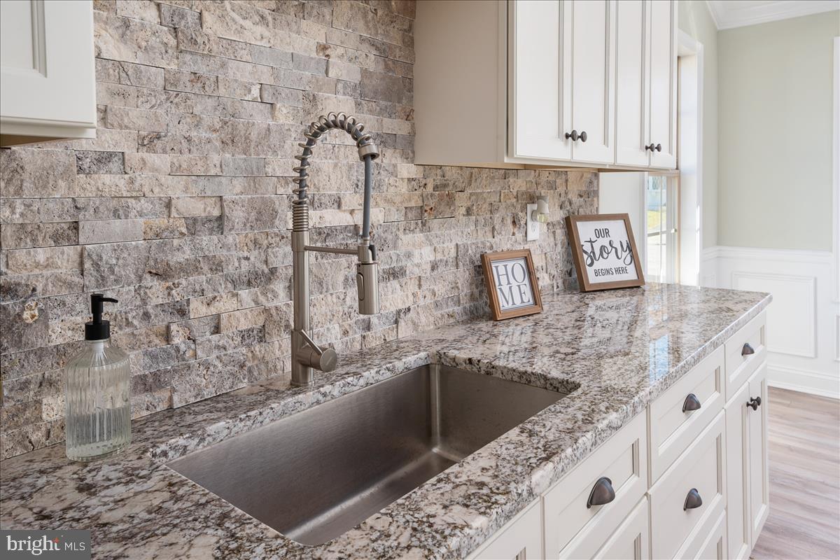 8392 Lockwood Road Pasadena, MD 21122 - Photo 8 of 37 Gallery Image 8