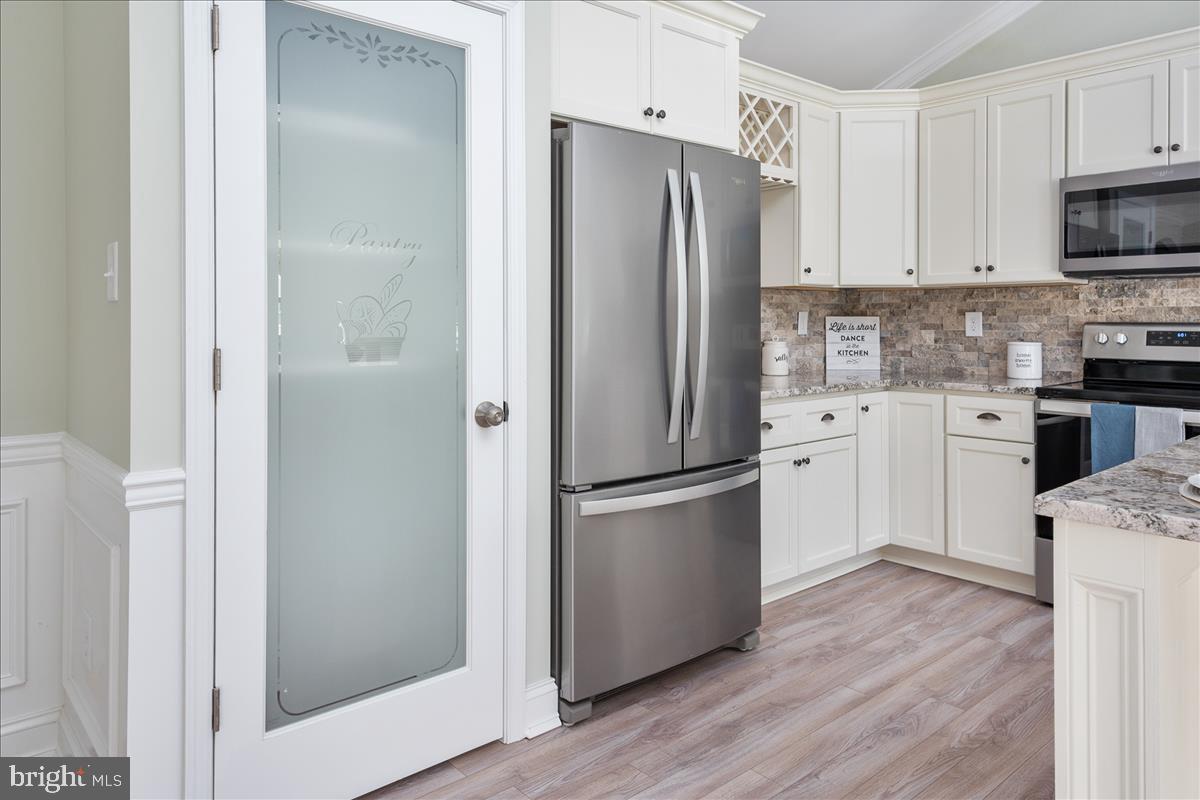 8392 Lockwood Road Pasadena, MD 21122 - Photo 9 of 37 Gallery Image 9