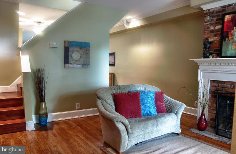 421 15th Street Southeast Washington, DC 20003 - Photo 5 of 30 Living Room