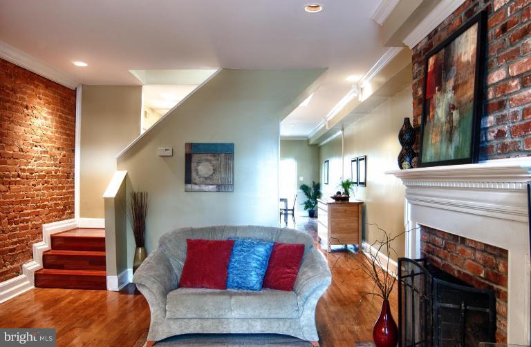 421 15th Street Southeast Washington, DC 20003 - Photo 9 of 30 Living Room