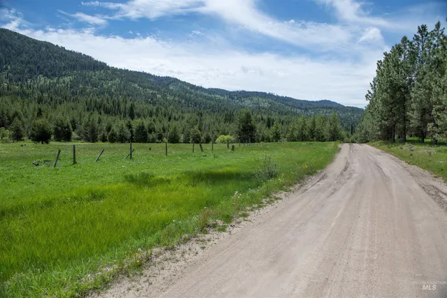 $380,375 | 27 Clear Creek Road, Cascade, ID 83611