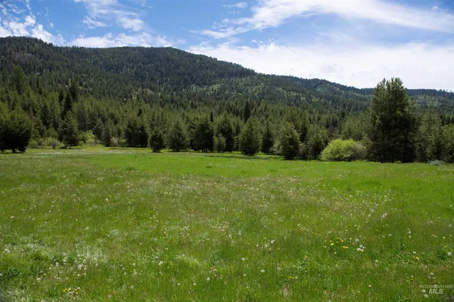 $380,375 | 27 Clear Creek Road, Cascade, ID 83611