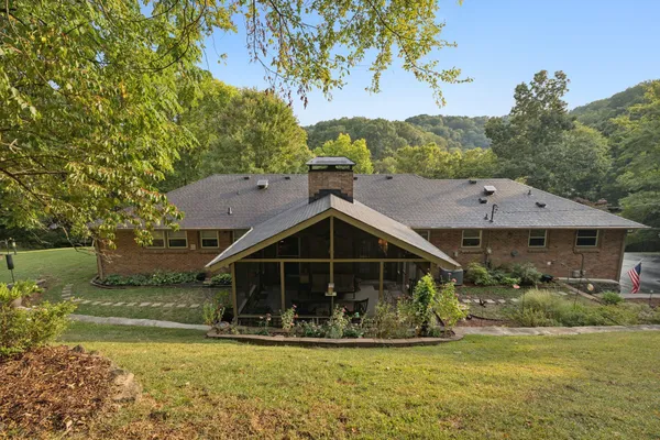a view of a house with a yard