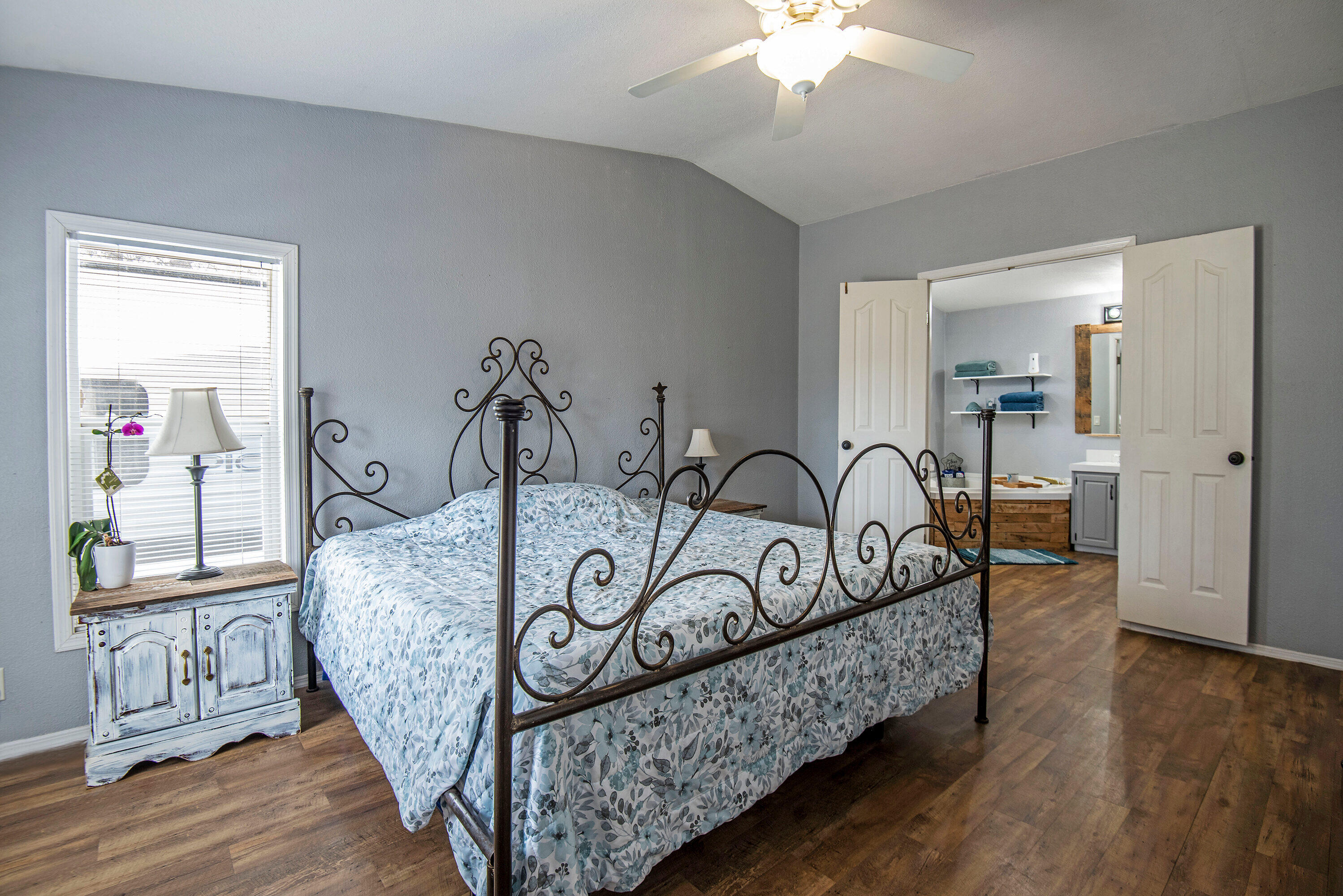 55842 Swan Road Bend, OR 97707 - Photo 12 of 25 Primary Suite