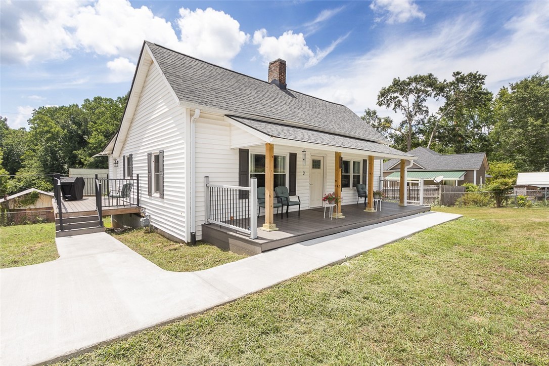 310 West Blue Ridge Street Pendleton, SC 29670 - Photo 1 of 42