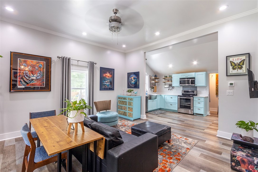 310 West Blue Ridge Street Pendleton, SC 29670 - Photo 8 of 42