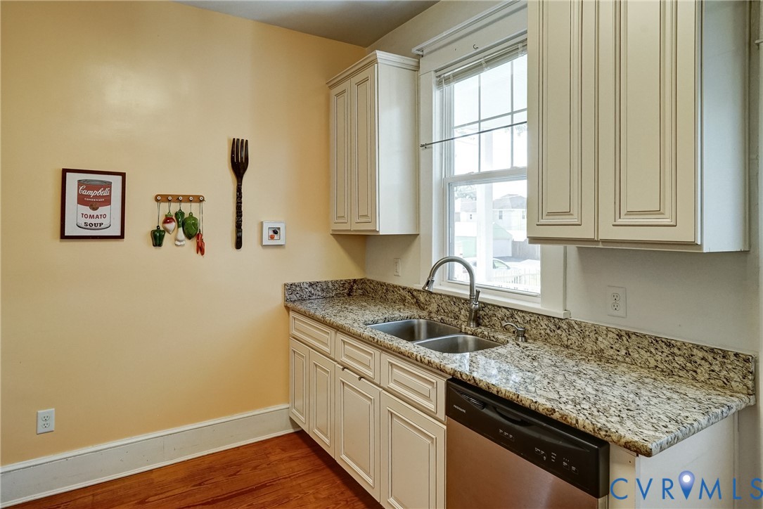 801 Edgehill Road Richmond, VA 23222 - Photo 15 of 21 Light-toned cabinetry, granite-style countertops,