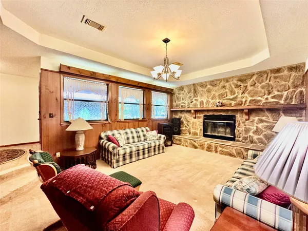 $448,900 | 222 County Road 3085, Colmesneil, TX 75938