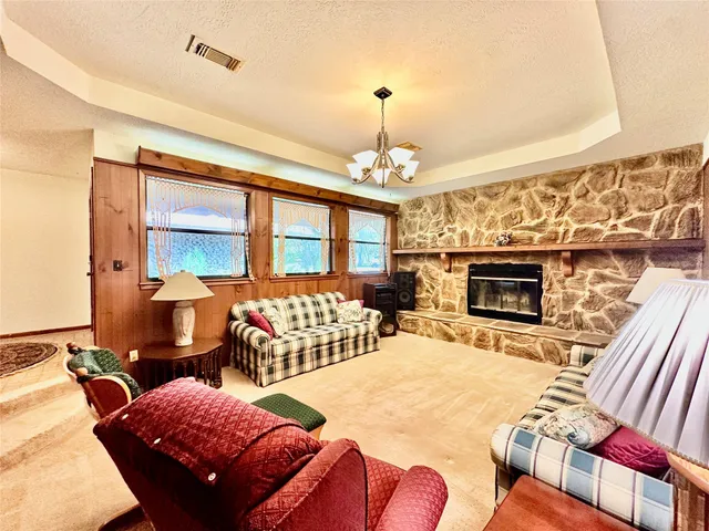 $448,900 | 222 County Road 3085, Colmesneil, TX 75938