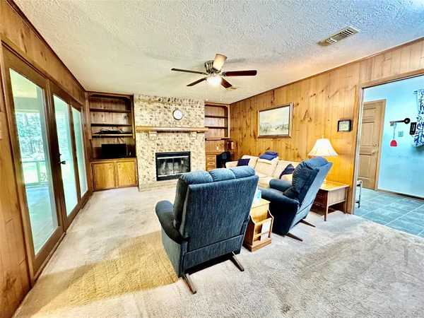 $448,900 | 222 County Road 3085, Colmesneil, TX 75938