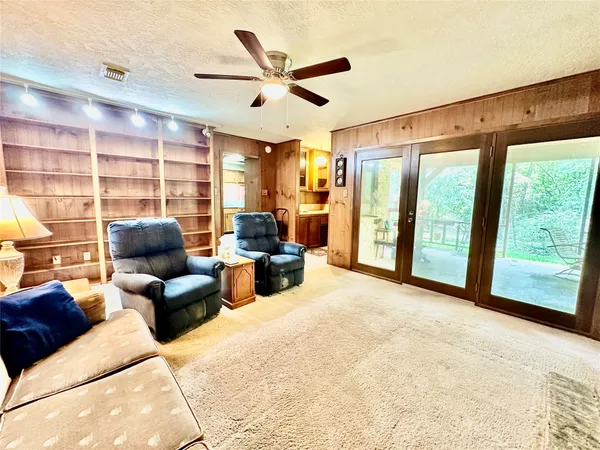 $448,900 | 222 County Road 3085, Colmesneil, TX 75938