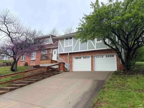 $399,900 | 1617 Alvamar Drive, Lawrence, KS 66047