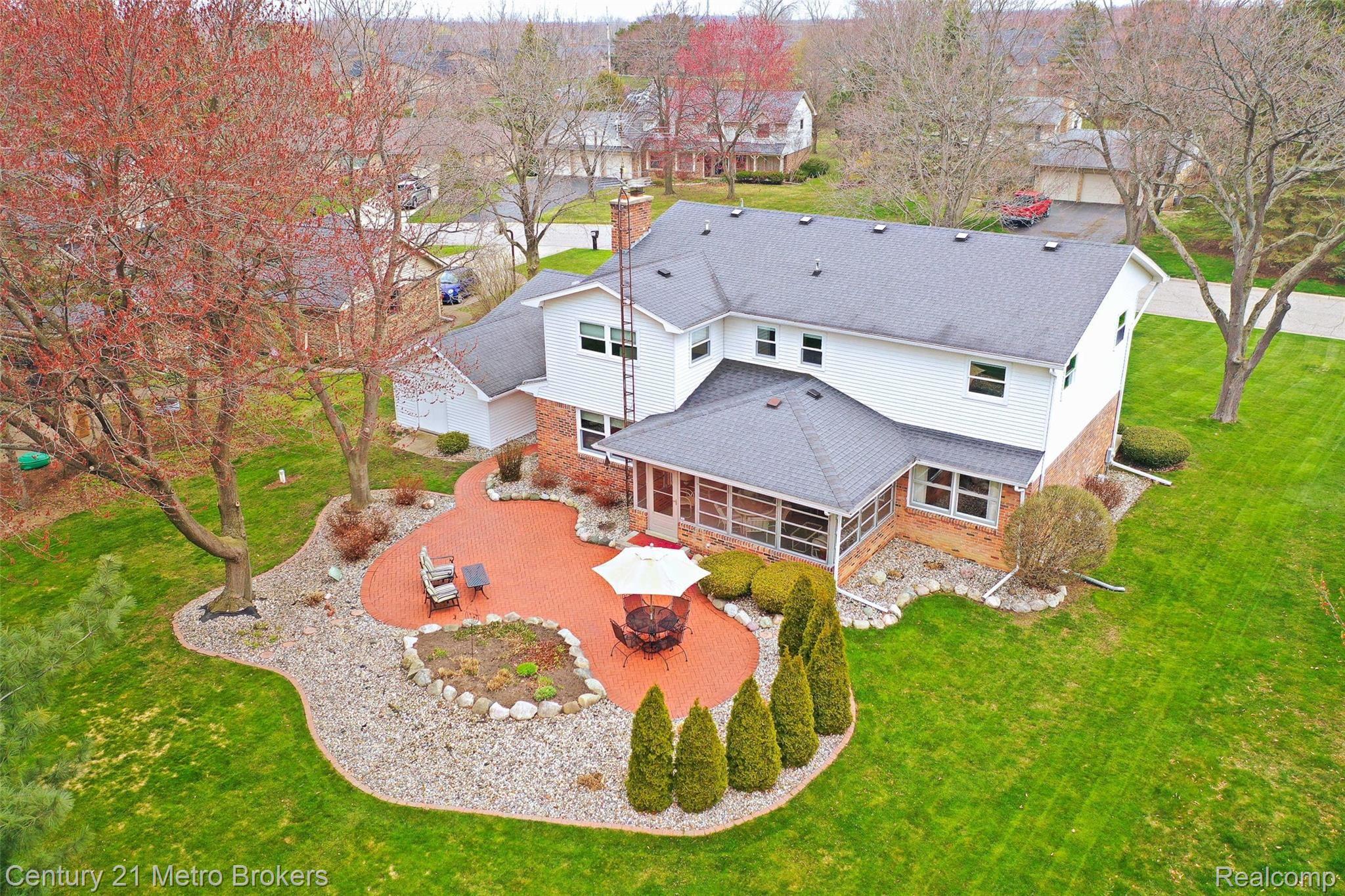 6160 Kings Scepter Road Grand Blanc, MI 48439 - Photo 5 of 55 6160-King-Scepter-Rd- Outside 10.jpg