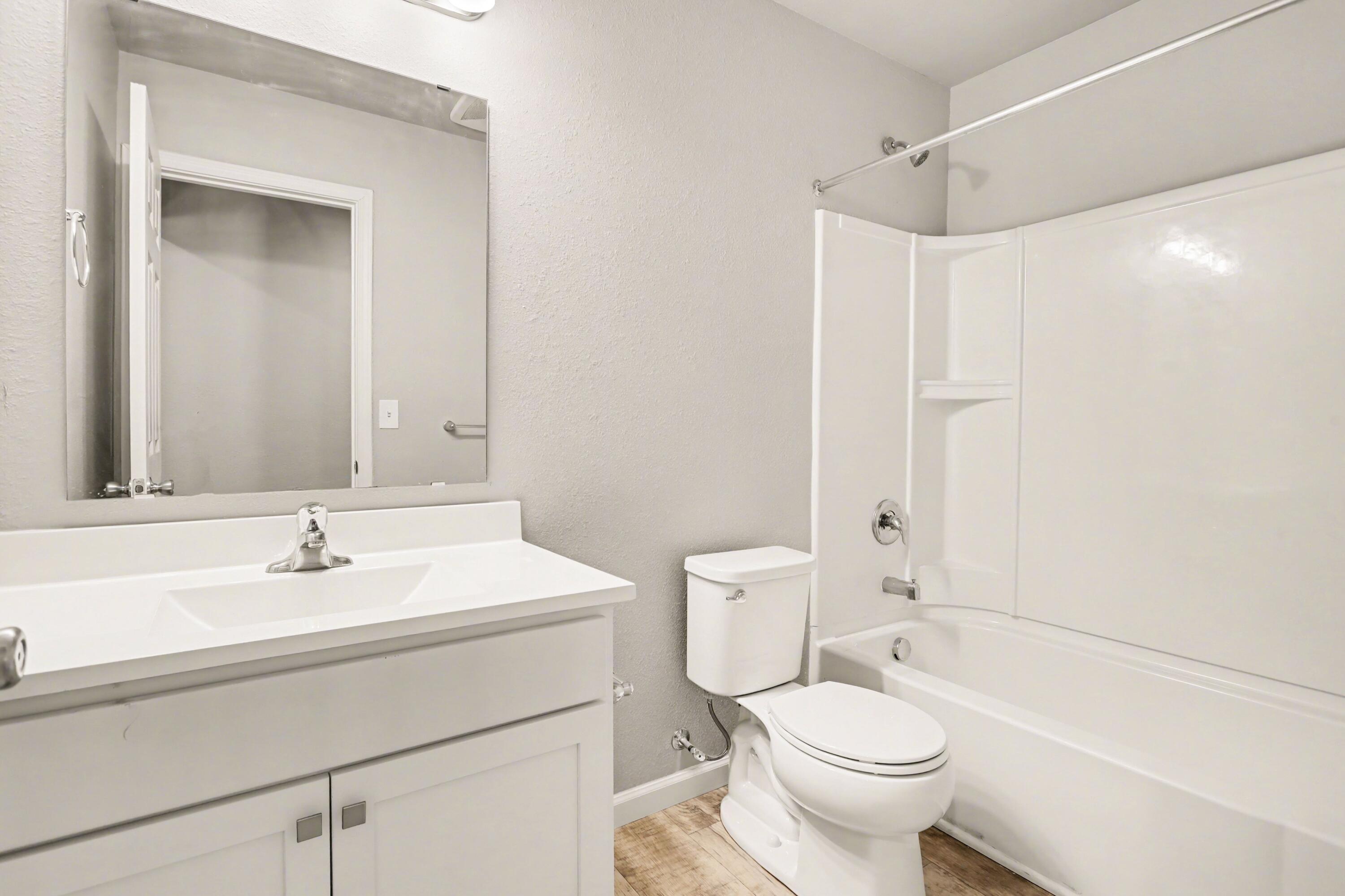 423 Ellsworth Street Bellevue, MI 49021 - Photo 13 of 18 VOB002-i2060-LL Bath