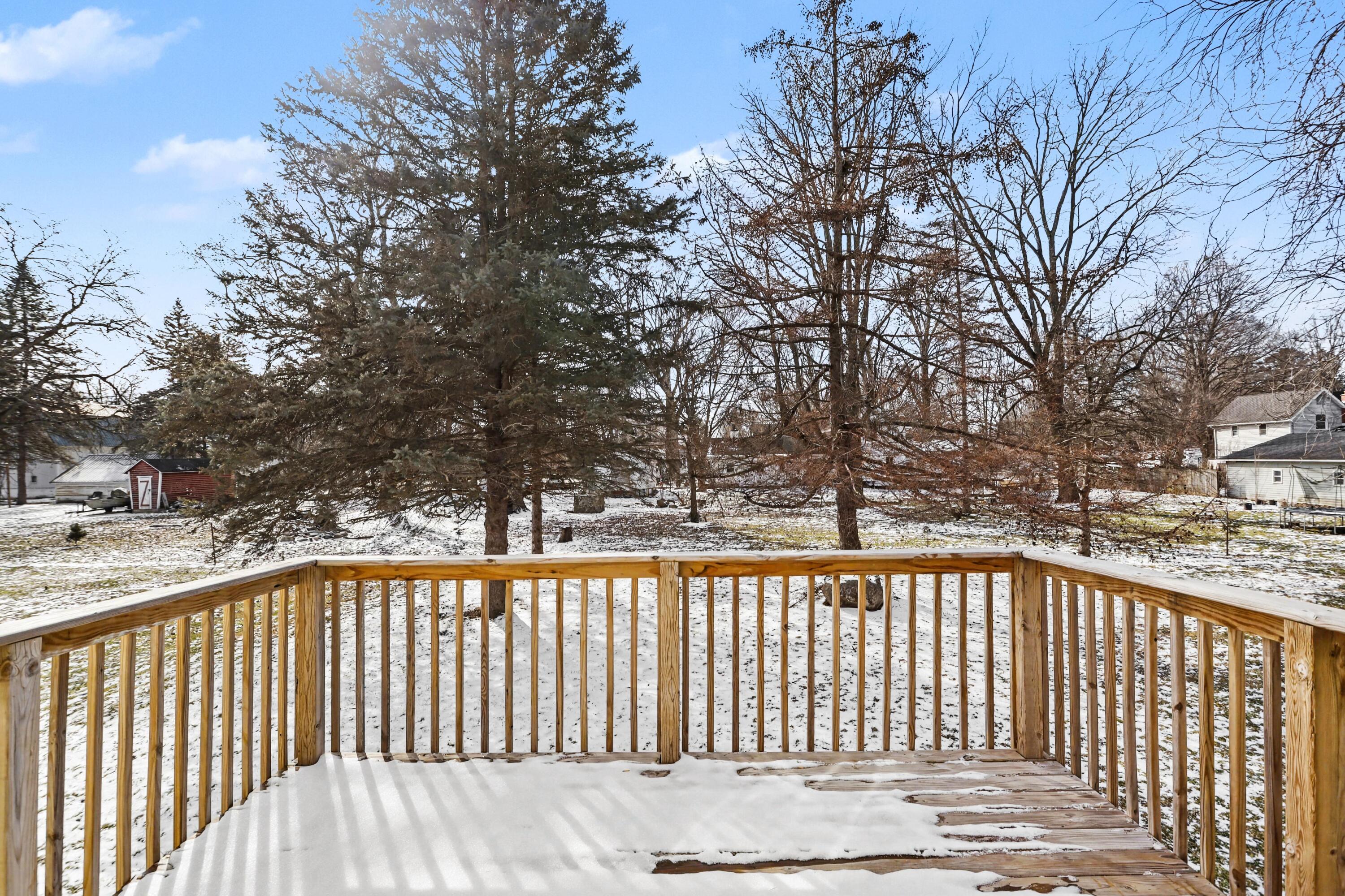 423 Ellsworth Street Bellevue, MI 49021 - Photo 3 of 18 VOB002-i2060-10x10 Deck