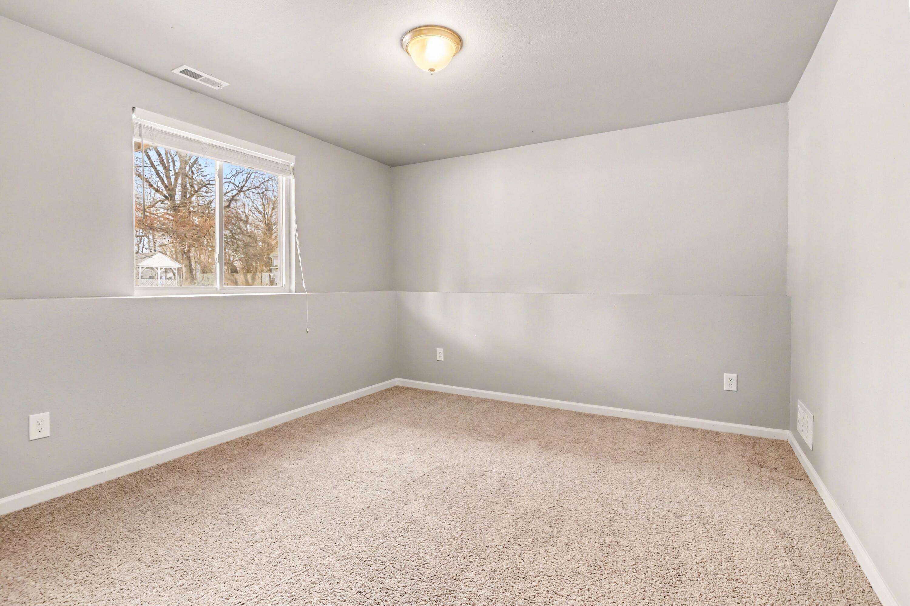 423 Ellsworth Street Bellevue, MI 49021 - Photo 5 of 18 VOB002-i2060-BR3