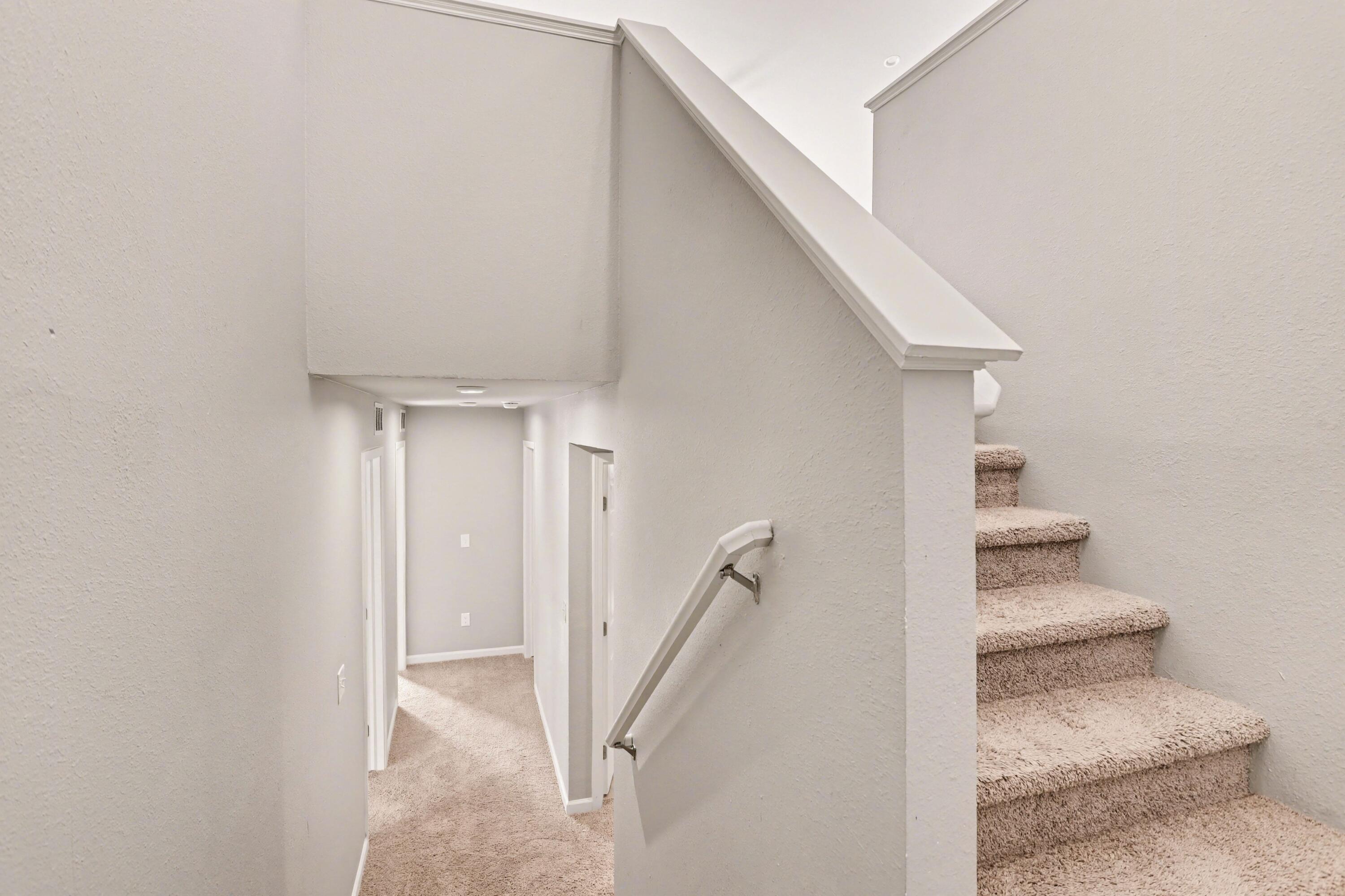 423 Ellsworth Street Bellevue, MI 49021 - Photo 7 of 18 VOB002-i2060-Foyer