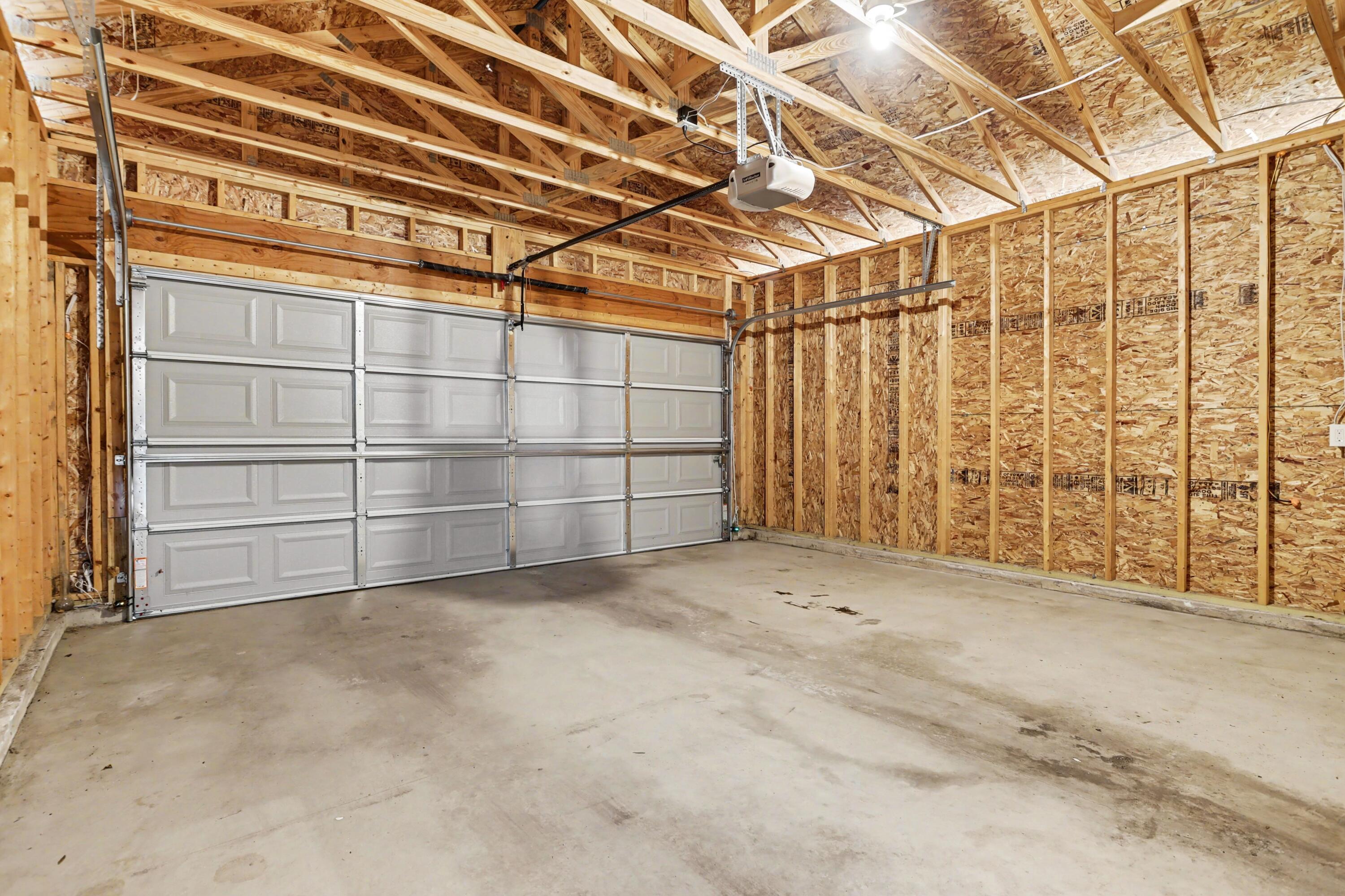 423 Ellsworth Street Bellevue, MI 49021 - Photo 8 of 18 VOB002-i2060-Garage