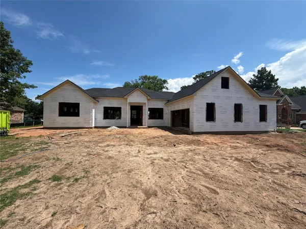 $899,000 | 61 Edgewood Drive, Montgomery, TX 77356