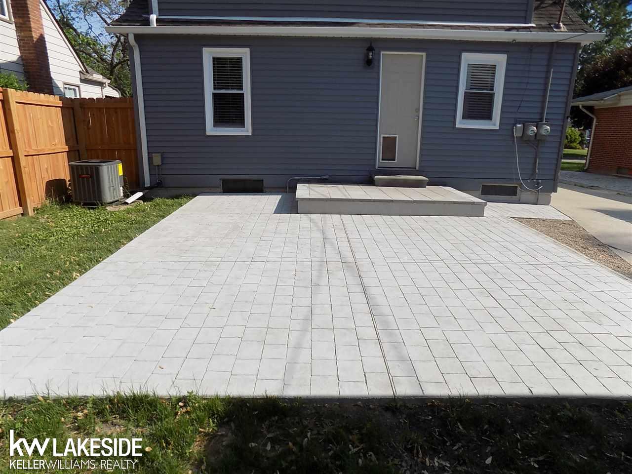 1896 Columbia Road Berkley, MI 48072 - Photo 28 of 31 31348895-27.JPG