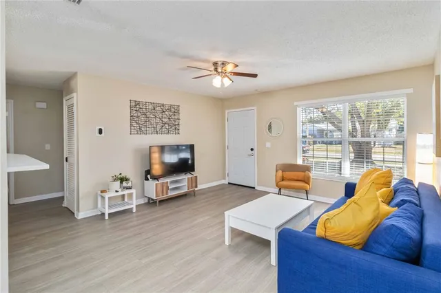 $345,000 | 204 Circle Hill Drive, Brandon, FL 33510