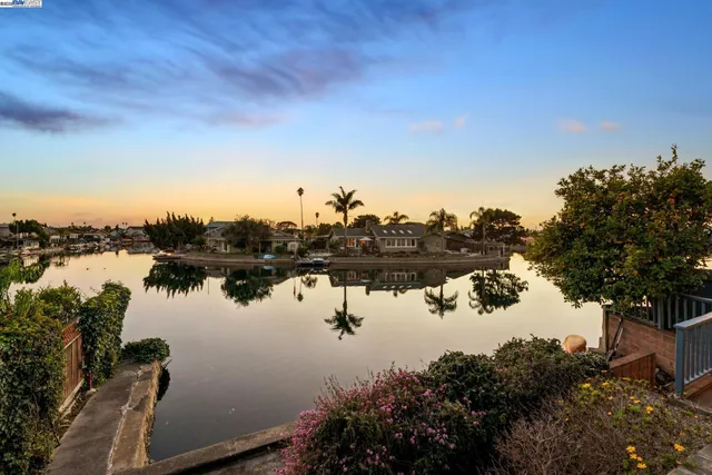 $1,295,000 | 2000 Clinton Avenue, Alameda, CA 94501