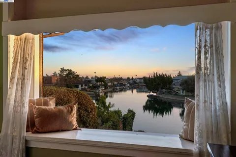 $1,295,000 | 2000 Clinton Avenue, Alameda, CA 94501