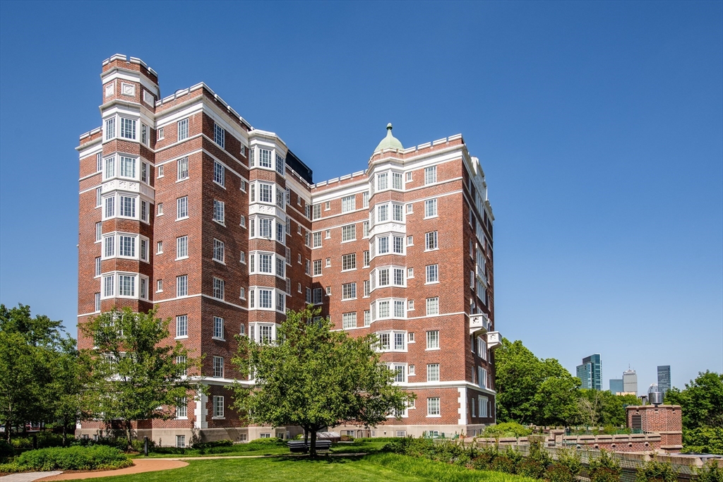 a view of a large multi story building