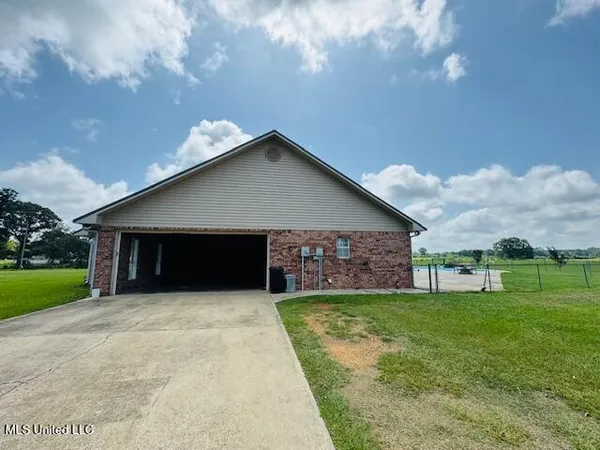 $375,000 | 1168 Clem Nettles Road, Jayess, MS 39641