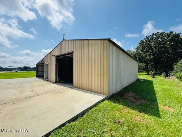 $375,000 | 1168 Clem Nettles Road, Jayess, MS 39641