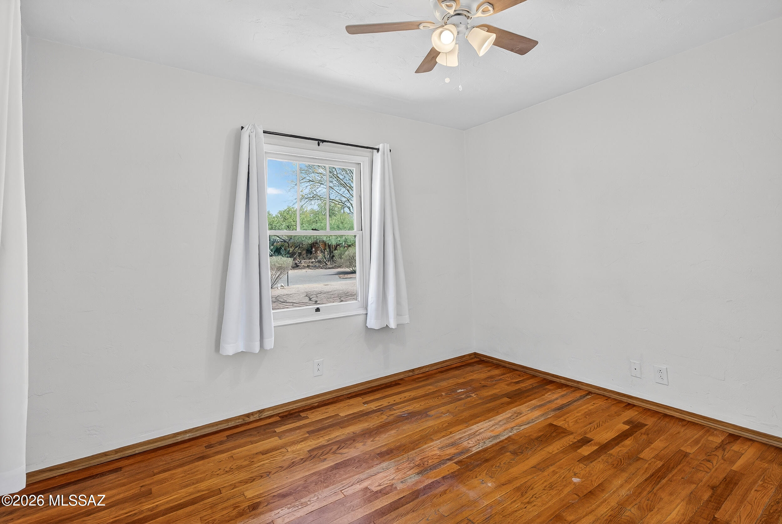 1412 East Spring Street Tucson, AZ 85719 - Photo 31 of 43 a view of empty room with wooden floor