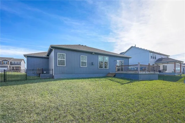 $489,500 | 18808 South Skyview Lane, Spring Hill, KS 66083
