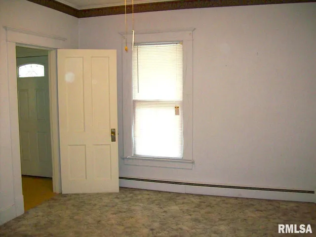 $75,000 | 163 South Mechanic Street, Winchester, IL 62694