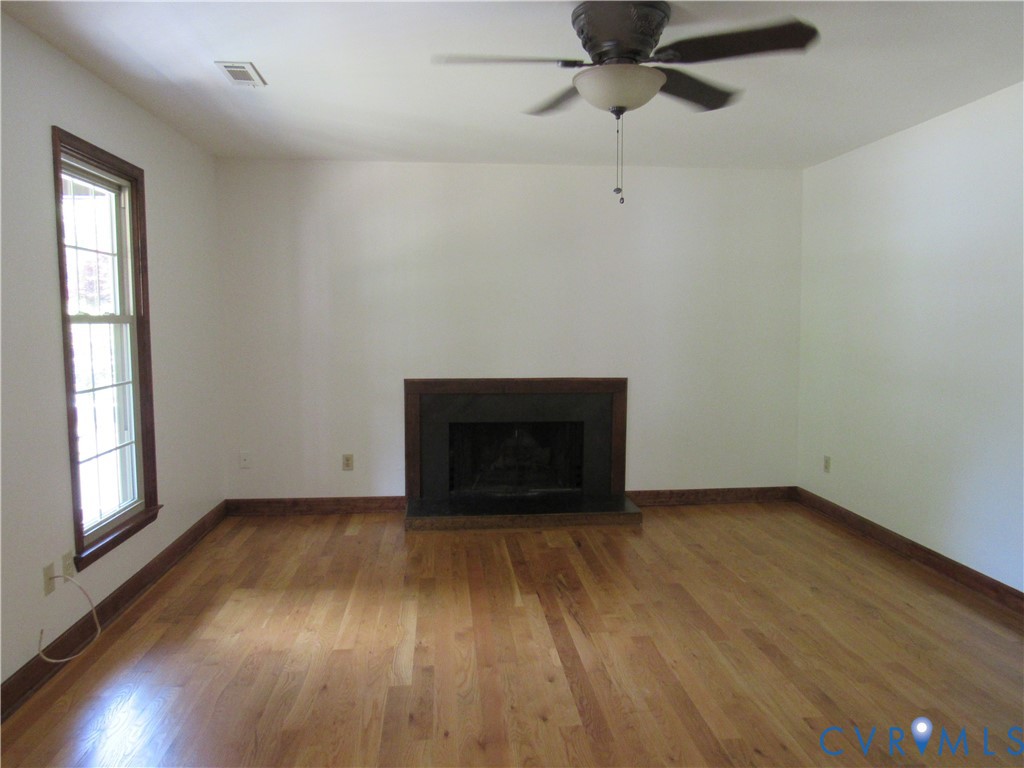 2818 Brookforest Road Midlothian, VA 23112 - Photo 7 of 27 Living rm view 1