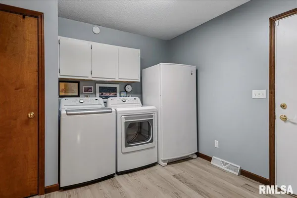 $310,000 | 2508 Charlack Avenue, Springfield, IL 62704