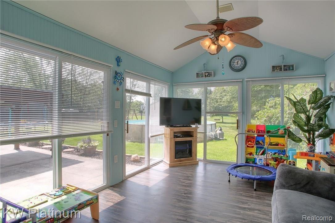 32560 Sutton Road New Baltimore, MI 48047 - Photo 14 of 35 Family_Room_2nd_View.jpg