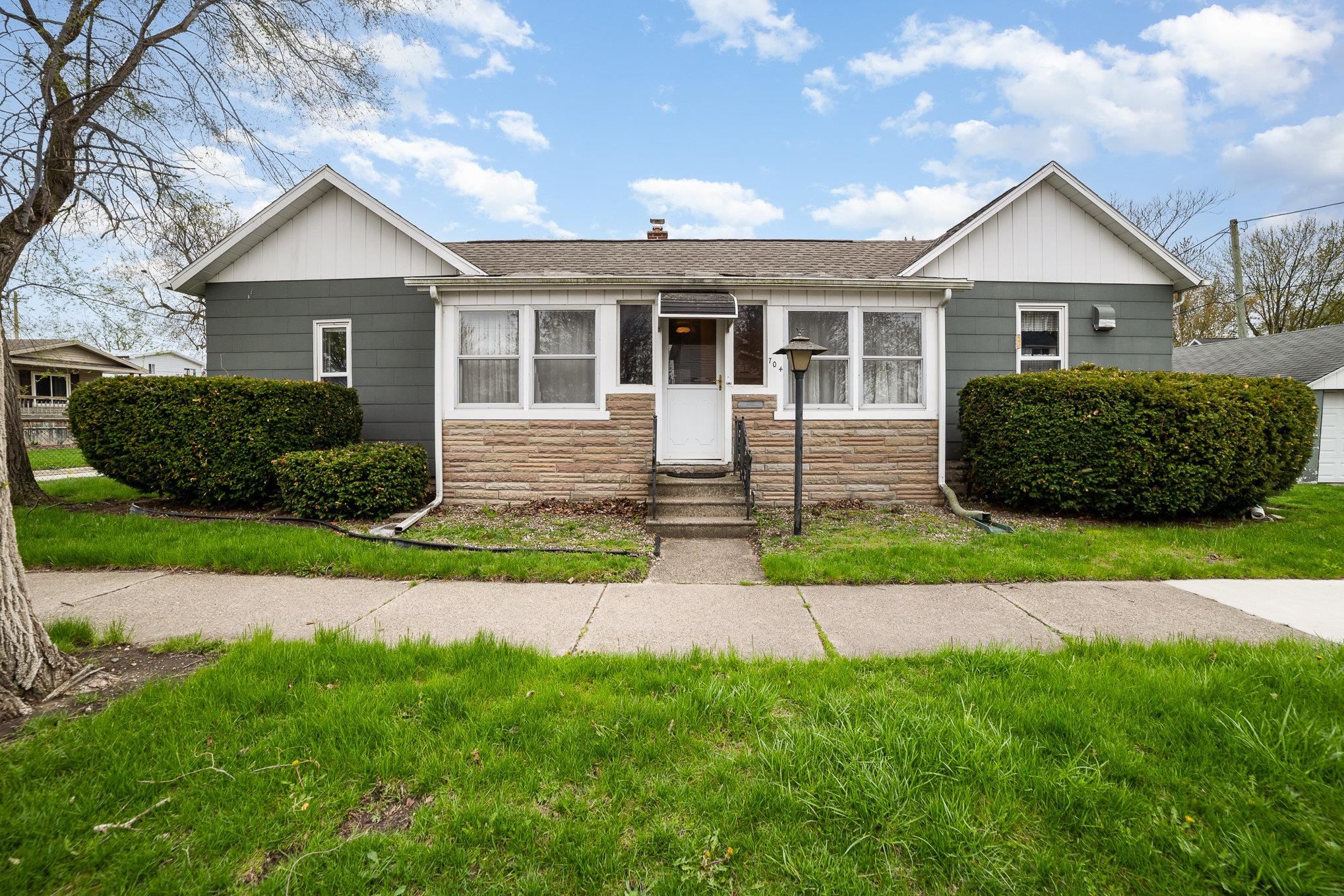 704 24th Street Bay City, MI 48708 - Photo 1 of 20 Gallery Image 1