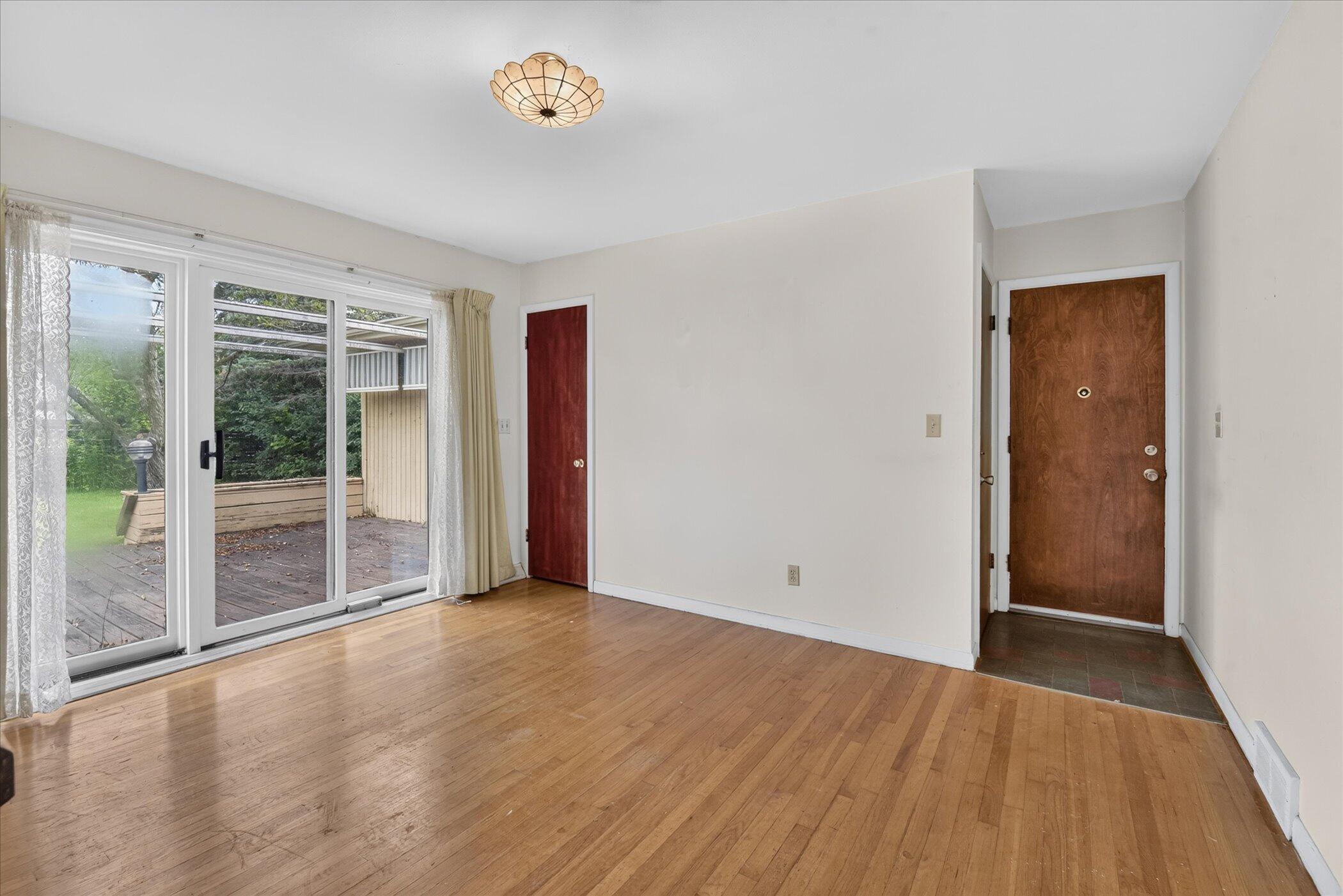 1706 Waverly Road Ann Arbor, MI 48103 - Photo 16 of 35 16-1706-Waverly-Rd-WindowStill