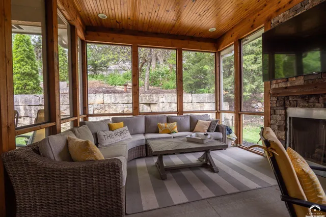 $915,000 | 237 Landon Court, Lawrence, KS 66049