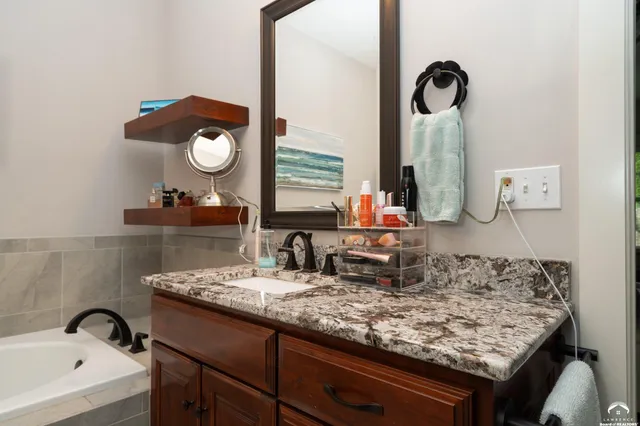 $915,000 | 237 Landon Court, Lawrence, KS 66049