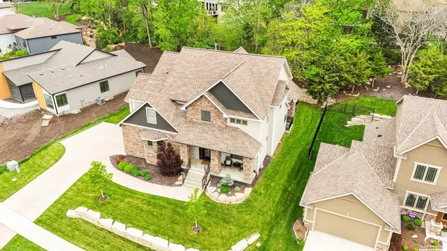 $915,000 | 237 Landon Court, Lawrence, KS 66049