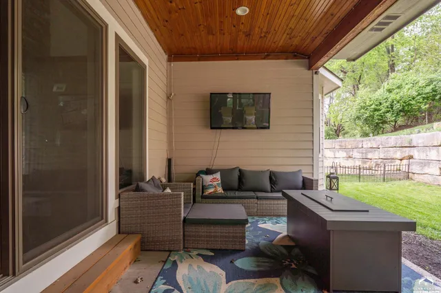 $915,000 | 237 Landon Court, Lawrence, KS 66049