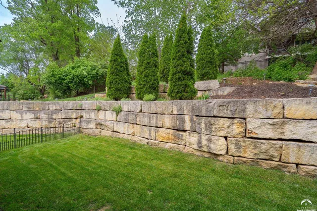 $915,000 | 237 Landon Court, Lawrence, KS 66049