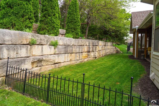 $915,000 | 237 Landon Court, Lawrence, KS 66049