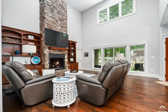 $915,000 | 237 Landon Court, Lawrence, KS 66049